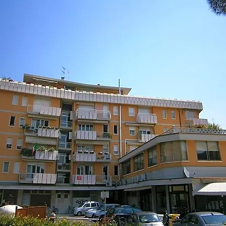 Commerciale מלון 3*